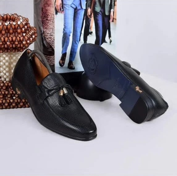 Dual-Textured Tassel Embossed Moccasin