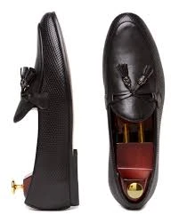 Dual-Textured Tassel Embossed Moccasin