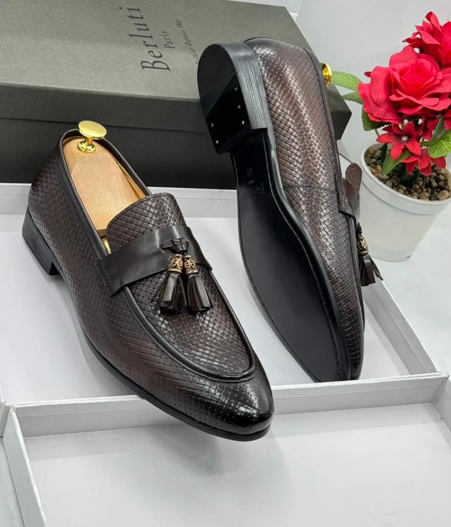 Dual-Textured Tassel Embossed Moccasin