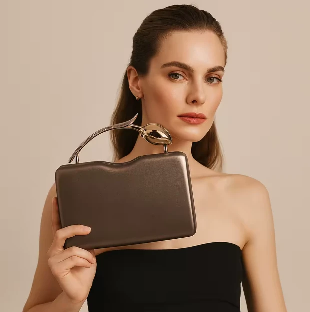 Lux Chic Grab Clutch💕🥰 Stylish PU Tote Handbag Unique Metal Rose Luxury Party Clutch Bag Trapeze Shape Valentine's Day Wedding Bag Erdem Bloom Medium leather tote bag